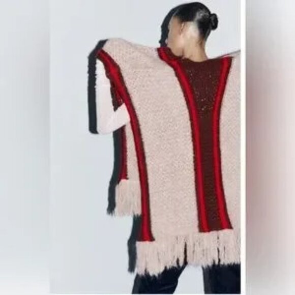 Zara Pop Over Poncho - Picture 5 of 10